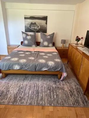 Ein Bett oder Betten in einem Zimmer der Unterkunft Bungalow am Wassergrundstück