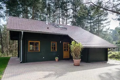 Das Gebäude in dem sich das Ferienhaus befindet