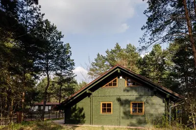 Das Gebäude in dem sich das Ferienhaus befindet