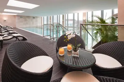 Der Swimmingpool an oder in der Nähe von Eurostars Berlin