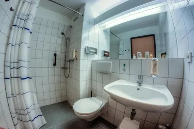 Ein Badezimmer in der Unterkunft Hotel & Restaurant am Schlosspark