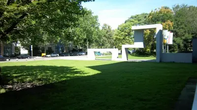 Ein Garten an der Unterkunft Jugendherberge-Berlin-International