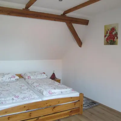 Ein Bett oder Betten in einem Zimmer der Unterkunft Ferienwohnungen Pustane