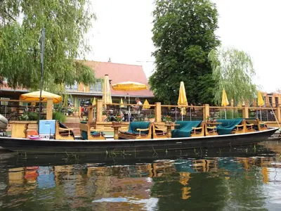 Blick auf einen Fluss in der Nähe des Ferienhauses
