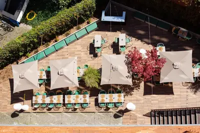Ein Garten an der Unterkunft H10 Berlin Ku'Damm