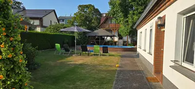Ein Garten an der Unterkunft Familie Drescher