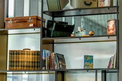 Die Bibliothek im Hotel