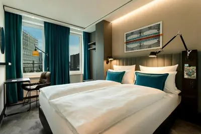 Ein Bett oder Betten in einem Zimmer der Unterkunft Motel One Berlin-Hauptbahnhof