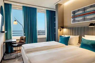 Ein Bett oder Betten in einem Zimmer der Unterkunft Motel One Berlin-Hauptbahnhof