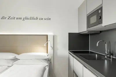 Ein Bett oder Betten in einem Zimmer der Unterkunft HighPark Berlin am Potsdamer Platz