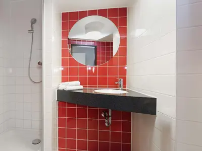 Ein Badezimmer in der Unterkunft B&B HOTEL Berlin-Alexanderplatz