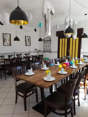 Ein Restaurant oder anderes Speiselokal in der Unterkunft Pension New Nomads
