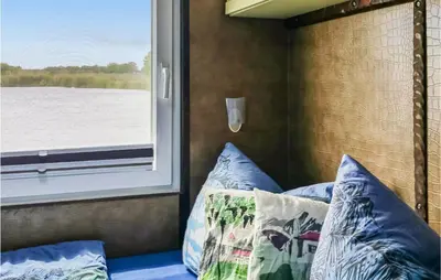 Ein Bett oder Betten in einem Zimmer der Unterkunft 2 Bedroom Gorgeous Ship In Havelsee