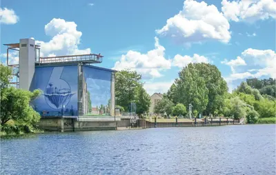 Blick auf einen Fluss in der Nähe des Bootes