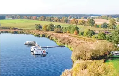 Naturlandschaft in der Nähe des Bootes