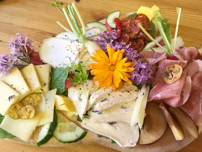 Essen im Privatzimmer oder in der Nähe