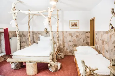 Ein Bett oder Betten in einem Zimmer der Unterkunft Sonnenhof - Gasthaus Görsdorf