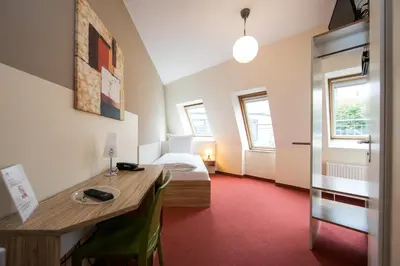 Ein Bett oder Betten in einem Zimmer der Unterkunft Nu Wave Hotel Berlin - Digital Check-In