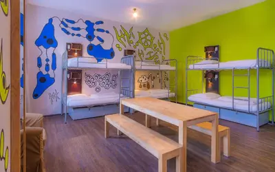 Ein Bett oder Betten in einem Zimmer der Unterkunft Sunflower Hostel Berlin