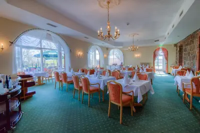Ein Restaurant oder anderes Speiselokal in der Unterkunft Schloss Herrenstein