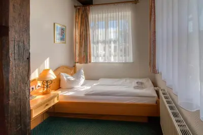 Ein Bett oder Betten in einem Zimmer der Unterkunft Schloss Herrenstein