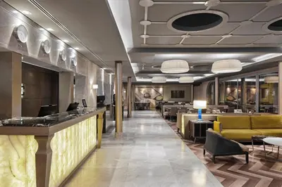 Ein Sitzbereich in der Unterkunft TITANIC Comfort Mitte