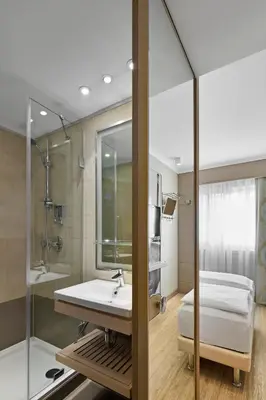 Ein Badezimmer in der Unterkunft TITANIC Comfort Mitte