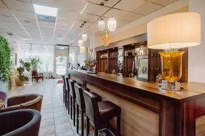 Ein Restaurant oder anderes Speiselokal in der Unterkunft Alper Hotel am Potsdamer Platz