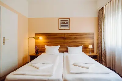 Ein Bett oder Betten in einem Zimmer der Unterkunft Alper Hotel am Potsdamer Platz