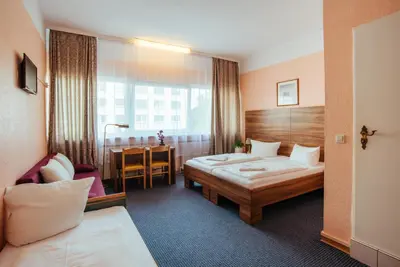 Ein Bett oder Betten in einem Zimmer der Unterkunft Alper Hotel am Potsdamer Platz