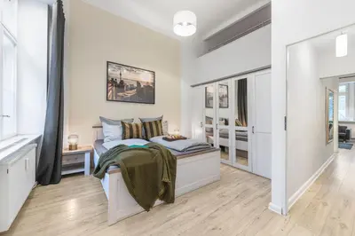 Ein Bett oder Betten in einem Zimmer der Unterkunft The Goethe Group Loft, 2 BR, 2 bath rooms, one living room, family friendly, 2-5 Guests