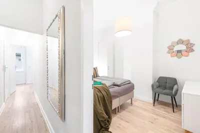 Ein Bett oder Betten in einem Zimmer der Unterkunft The Goethe Group Loft, 2 BR, 2 bath rooms, one living room, family friendly, 2-5 Guests