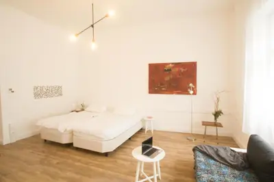 Ein Bett oder Betten in einem Zimmer der Unterkunft Friedrichshain Group Basecamp 10 Guests