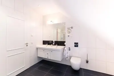 Ein Badezimmer in der Unterkunft Café Wildau Hotel & Restaurant am Werbellinsee