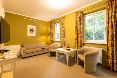 Ein Sitzbereich in der Unterkunft Café Wildau Hotel & Restaurant am Werbellinsee