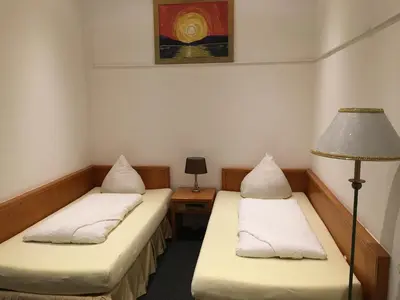 Ein Bett oder Betten in einem Zimmer der Unterkunft Hotel-Pension Adamshof