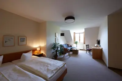 Ein Bett oder Betten in einem Zimmer der Unterkunft Hotel garni 
