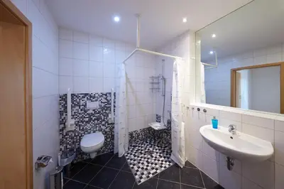 Ein Badezimmer in der Unterkunft Hotel garni 