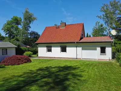 Das Gebäude in dem sich das Ferienhaus befindet