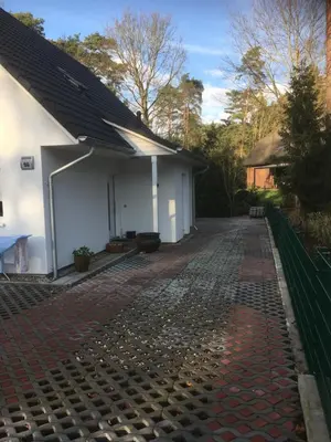 Das Gebäude in dem sich das Ferienhaus befindet