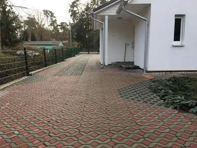 Das Gebäude in dem sich das Ferienhaus befindet