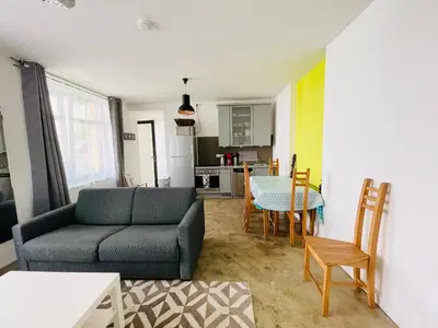 Ein Sitzbereich in der Unterkunft Zentrale ruhige Ferienwohnung in Berlin