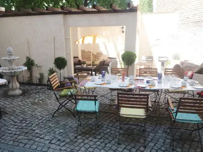 Ein Sitzbereich in der Unterkunft Ferienwohnung Gründerhaus