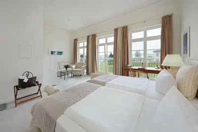 Ein Bett oder Betten in einem Zimmer der Unterkunft Sunday Resort Schwielowsee - Hotel