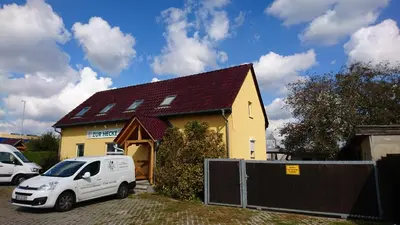 Das Gebäude in dem sich das Gasthaus befindet