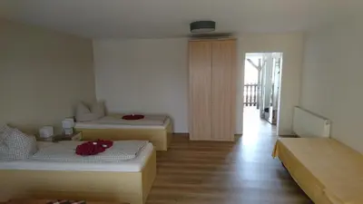 Ein Bett oder Betten in einem Zimmer der Unterkunft Gasthaus Zur Hecke