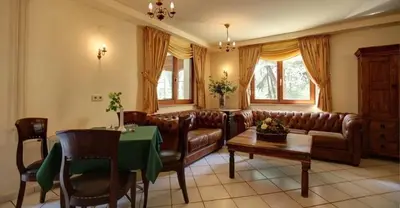 Ein Sitzbereich in der Unterkunft Garni-Hotel Kranich