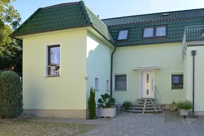 Das Gebäude in dem sich die Ferienwohnung befindet