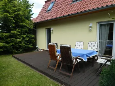 Das Gebäude in dem sich das Ferienhaus befindet
