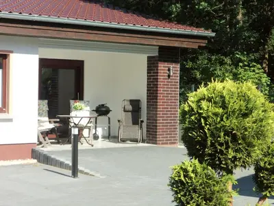 Das Gebäude in dem sich das Ferienhaus befindet